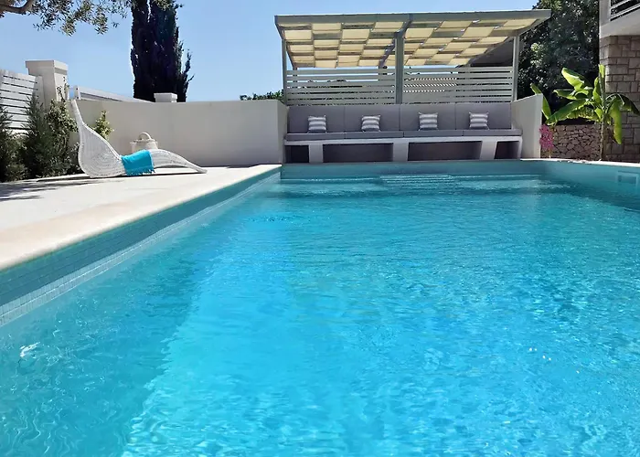 Villa Holiday-home With Pool & Sea View In Supetar